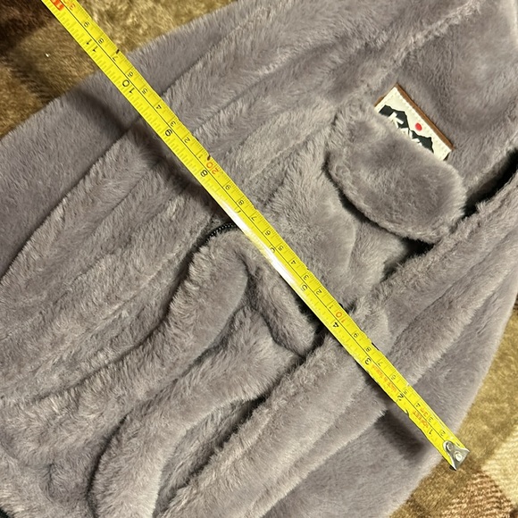 Kavu Fuzzy Gray Sling Bag (givie 2) - Picture 8 of 10